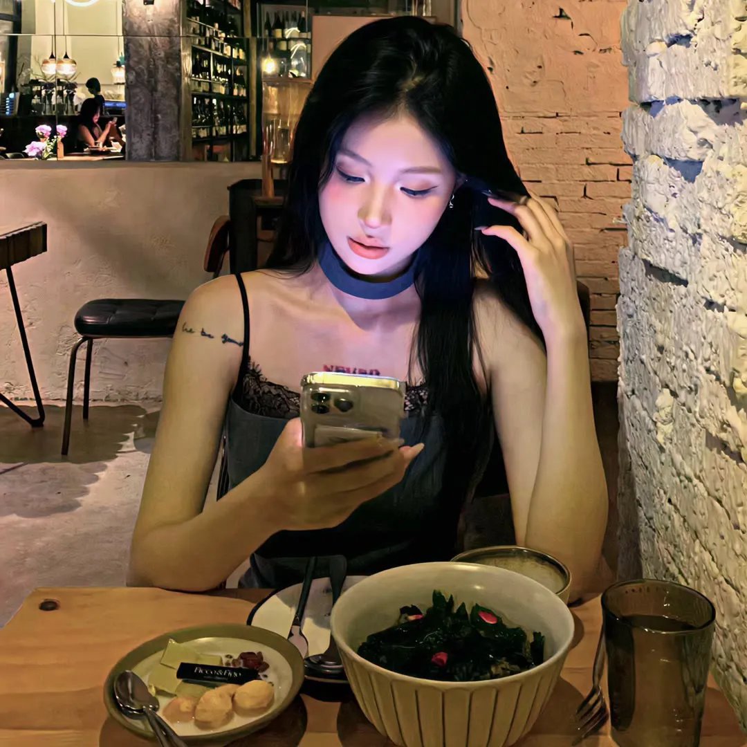 隔壁的吸血鬼美眉